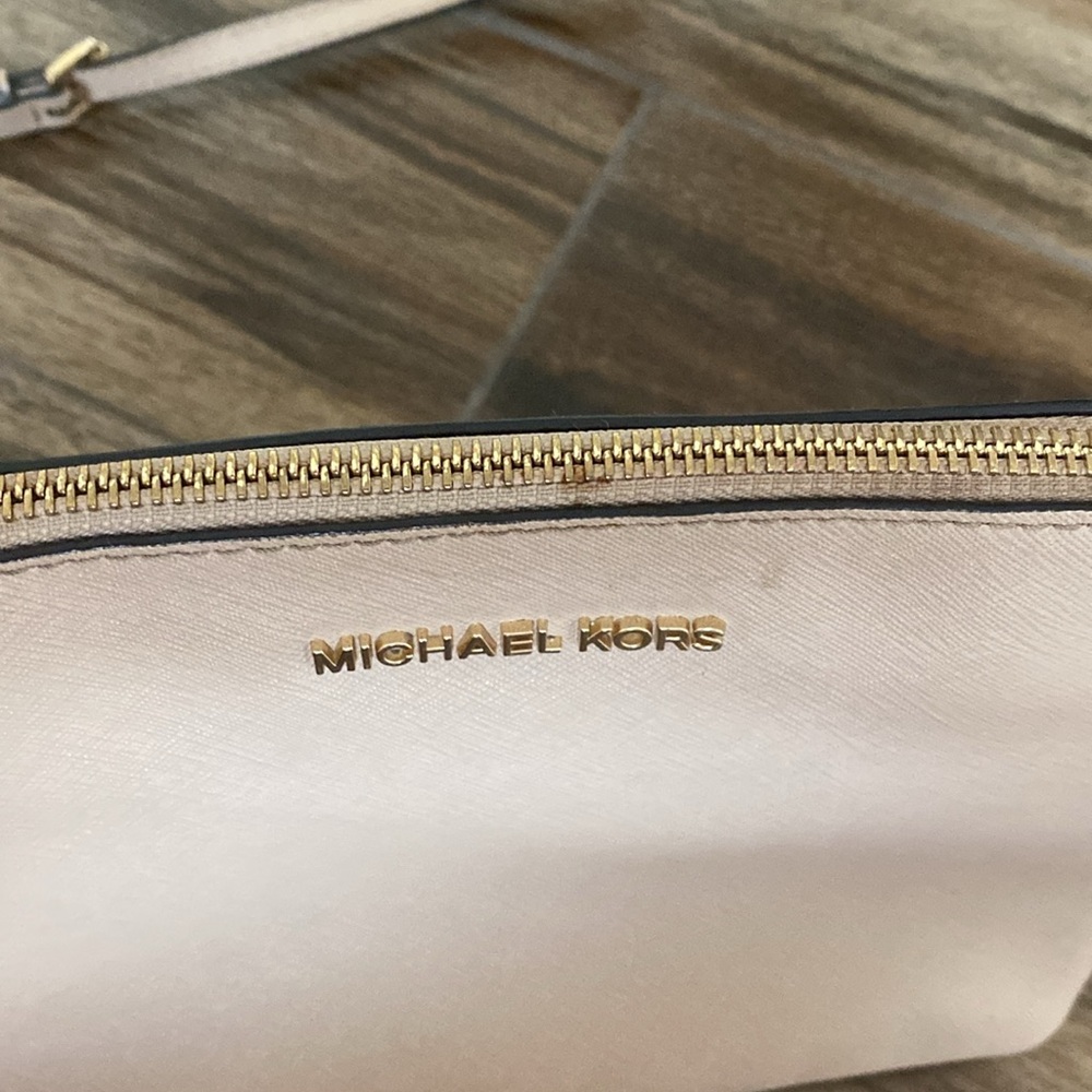 💋Michael Kors Cream Crossbody Bag! - Picture 3 of 10